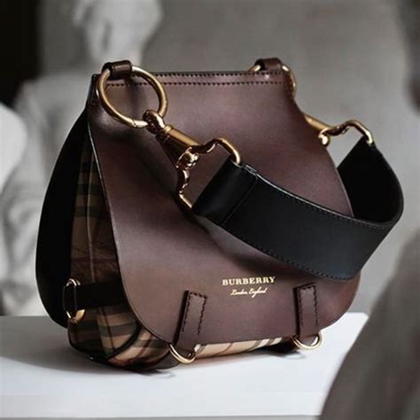 กระเป๋า burberry รุ่นเก่า